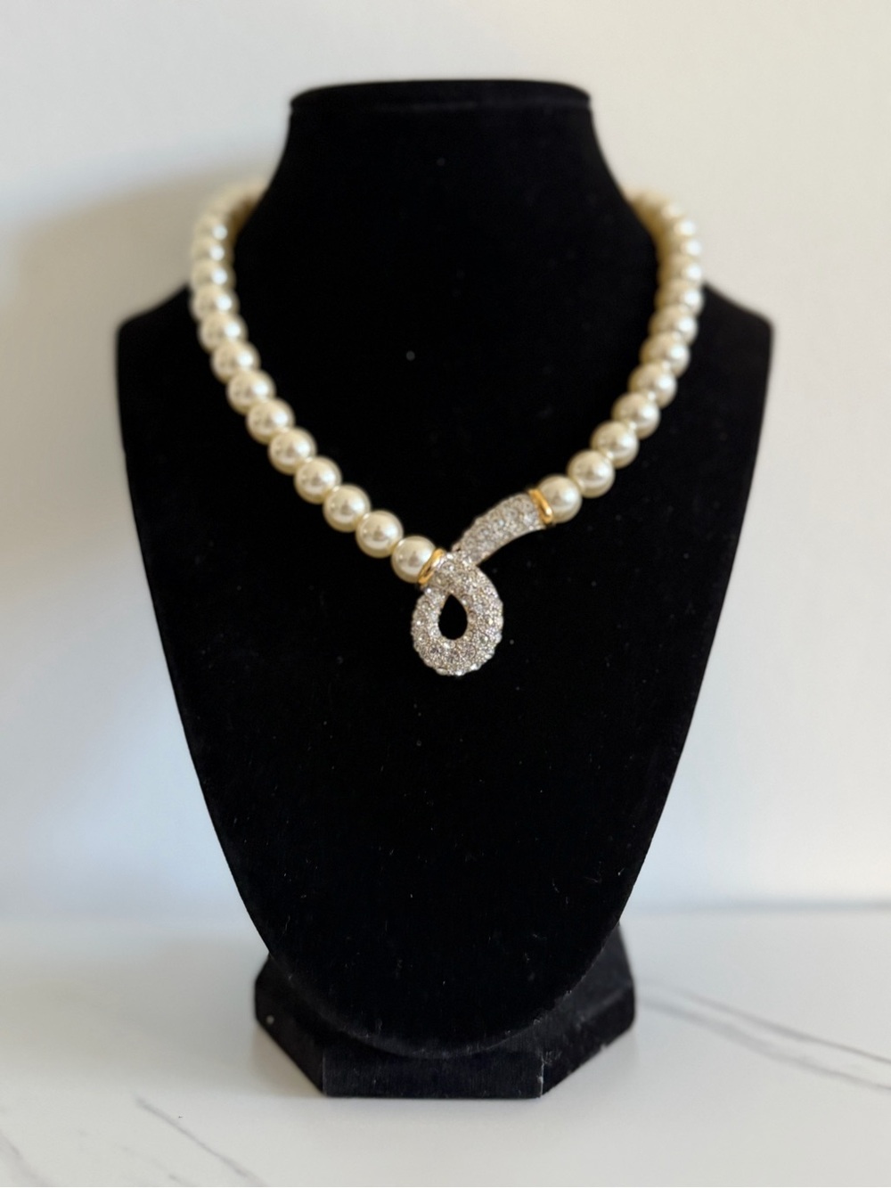 Pearl Necklace with Rhinestone Loop - Picture 3 of 9